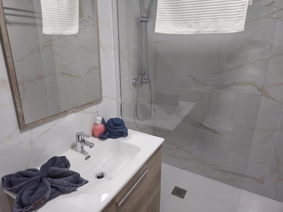 Tao City Center Apartment With Fee Wifi And Air Con By Namaste Elite Torremolinos Exteriör bild