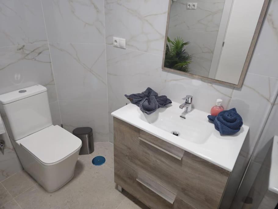 Tao City Center Apartment With Fee Wifi And Air Con By Namaste Elite Torremolinos Exteriör bild