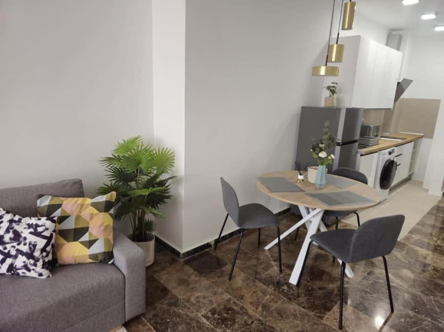 Tao City Center Apartment With Fee Wifi And Air Con By Namaste Elite Torremolinos Exteriör bild